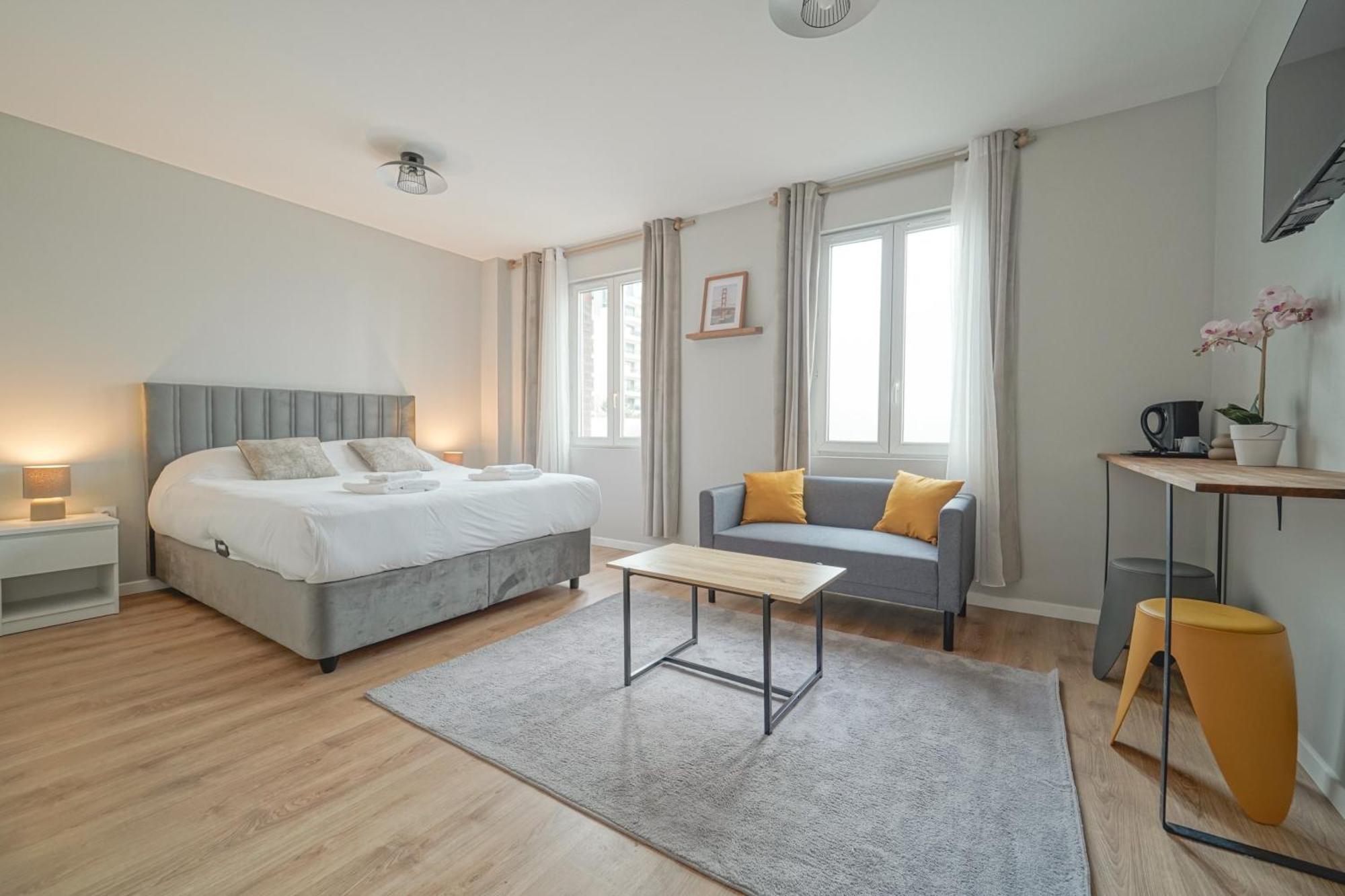 ホテル Trianon Saint Ouen エクステリア 写真